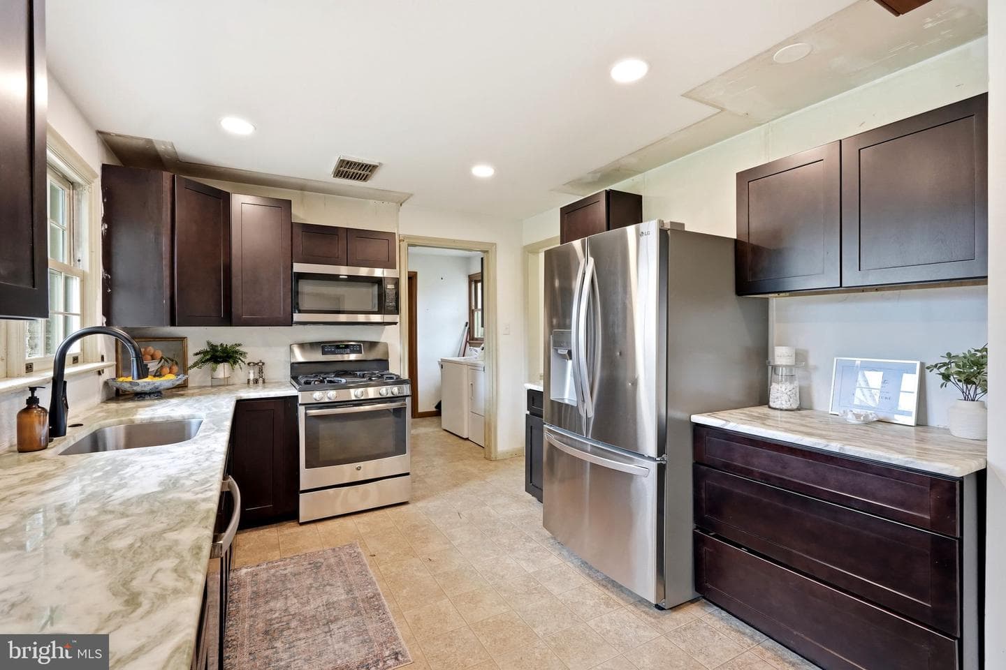 1555 Mission Road photo 32