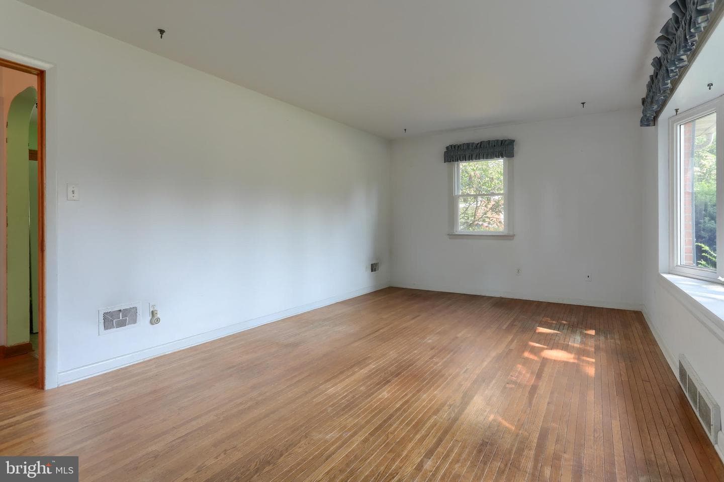 6370 Sundra Drive photo 7