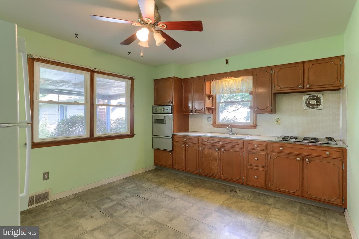 6370 Sundra Drive photo 9