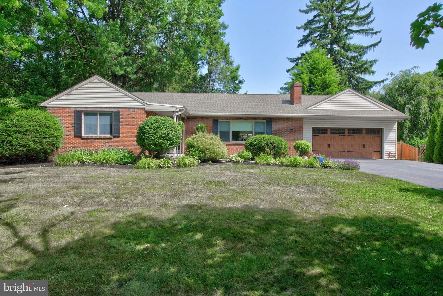 81 Sunrise Avenue, Lancaster