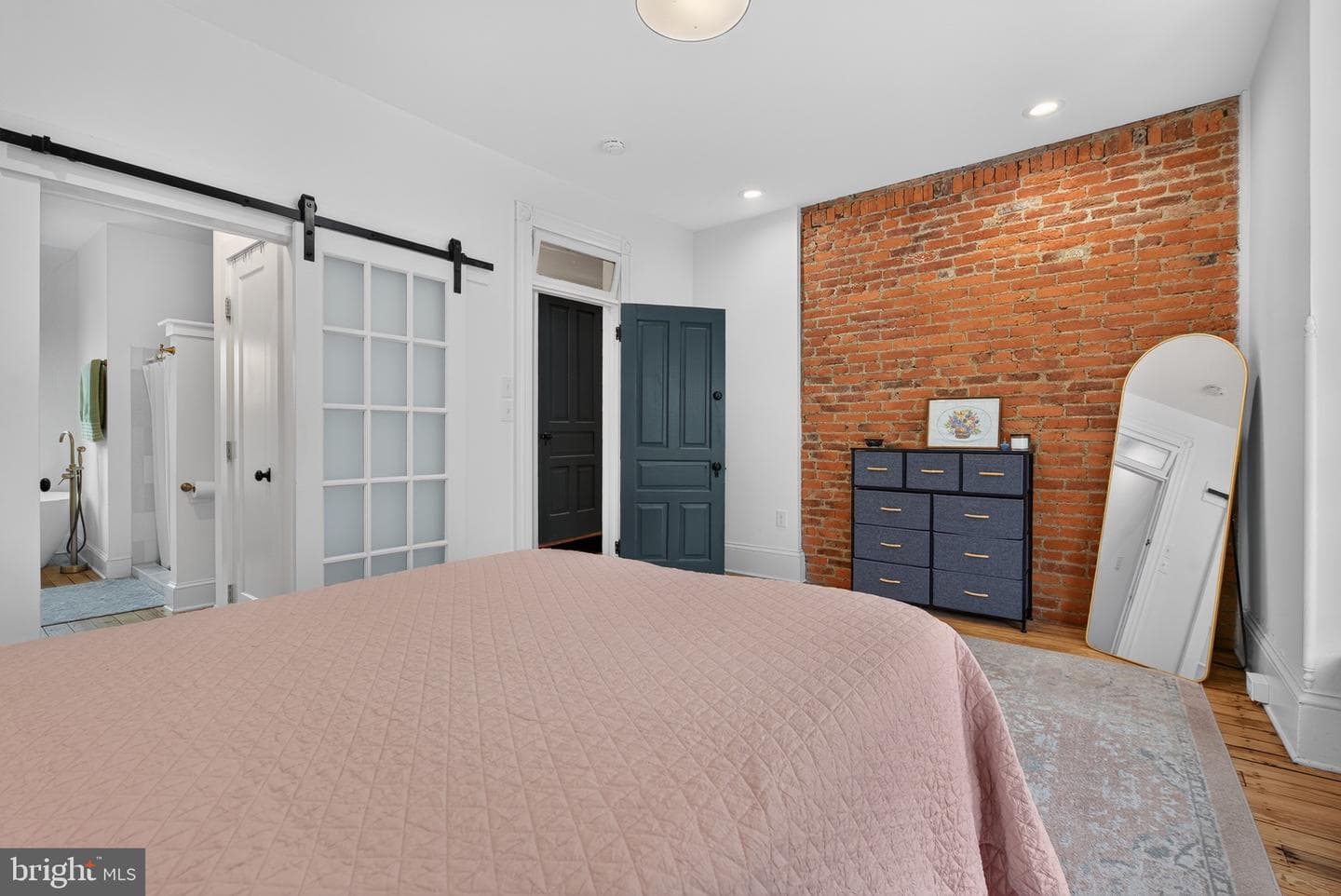225 Elm Street photo 14