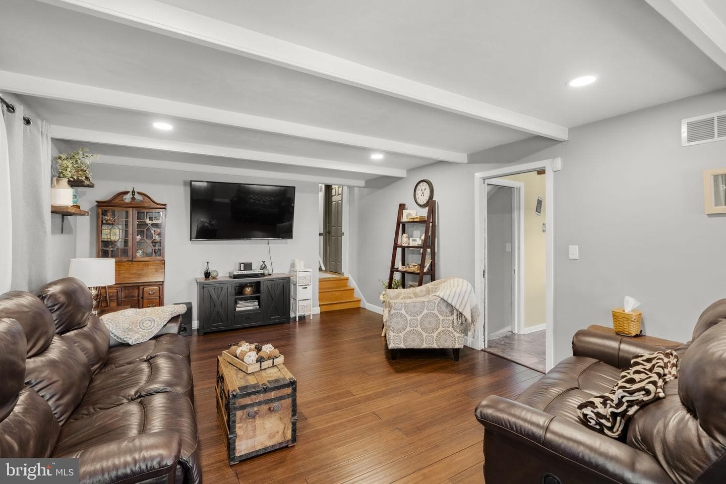 201 Hillcrest Road photo 4