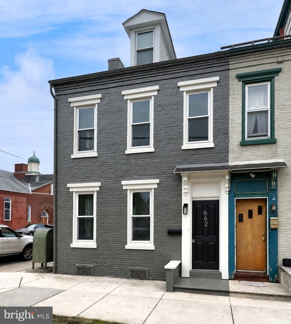 662 Walnut Street, Columbia