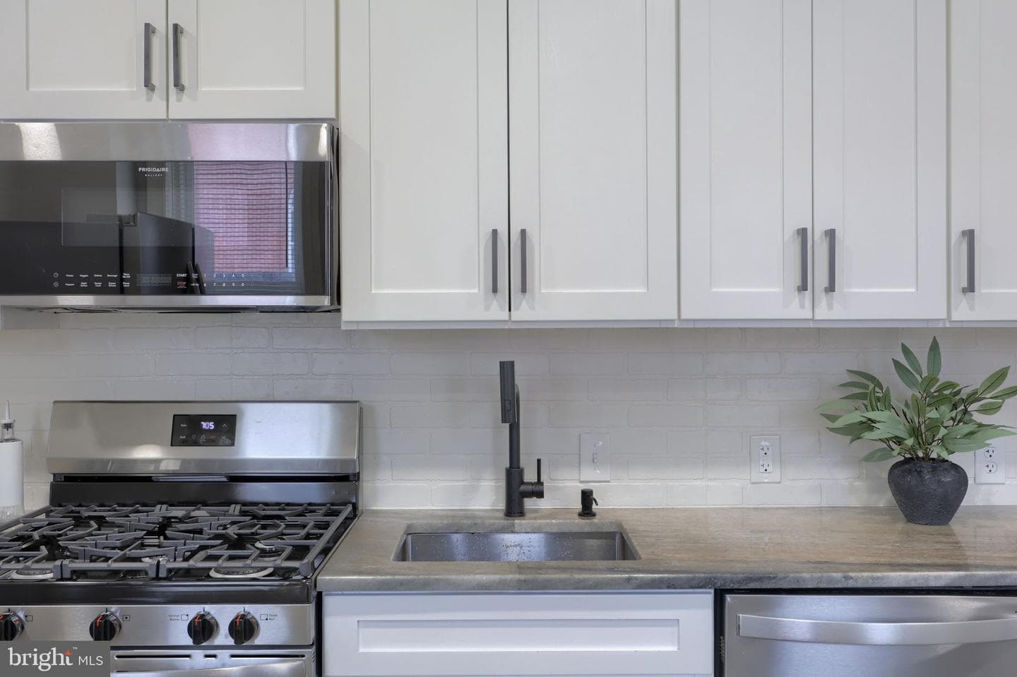 662 Walnut Street photo 12