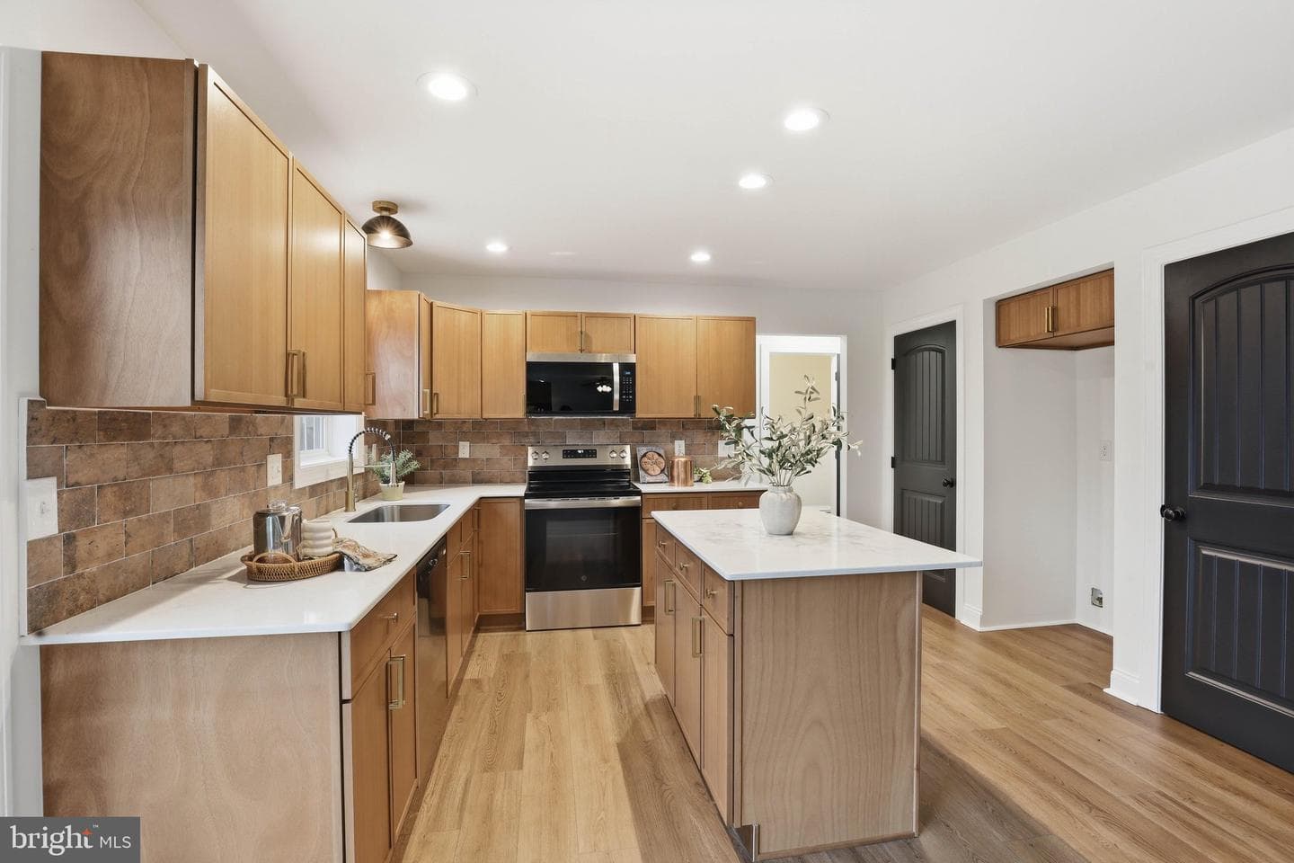 125 Woodmeadow Drive photo 13