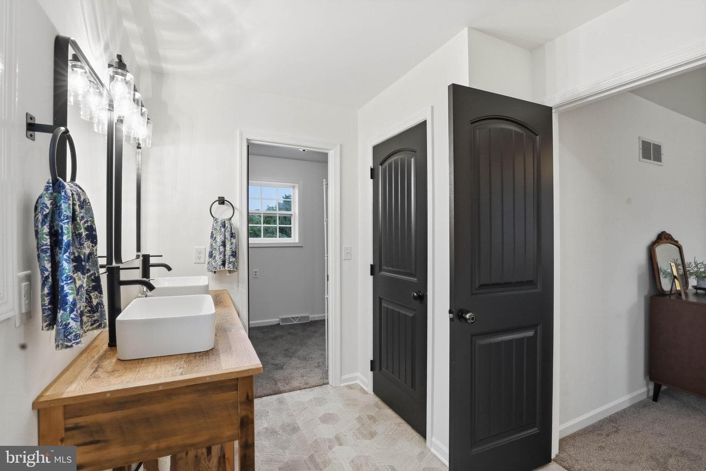 125 Woodmeadow Drive photo 22