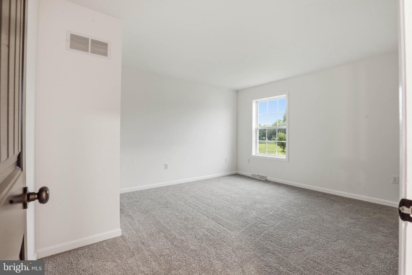 125 Woodmeadow Drive photo 32