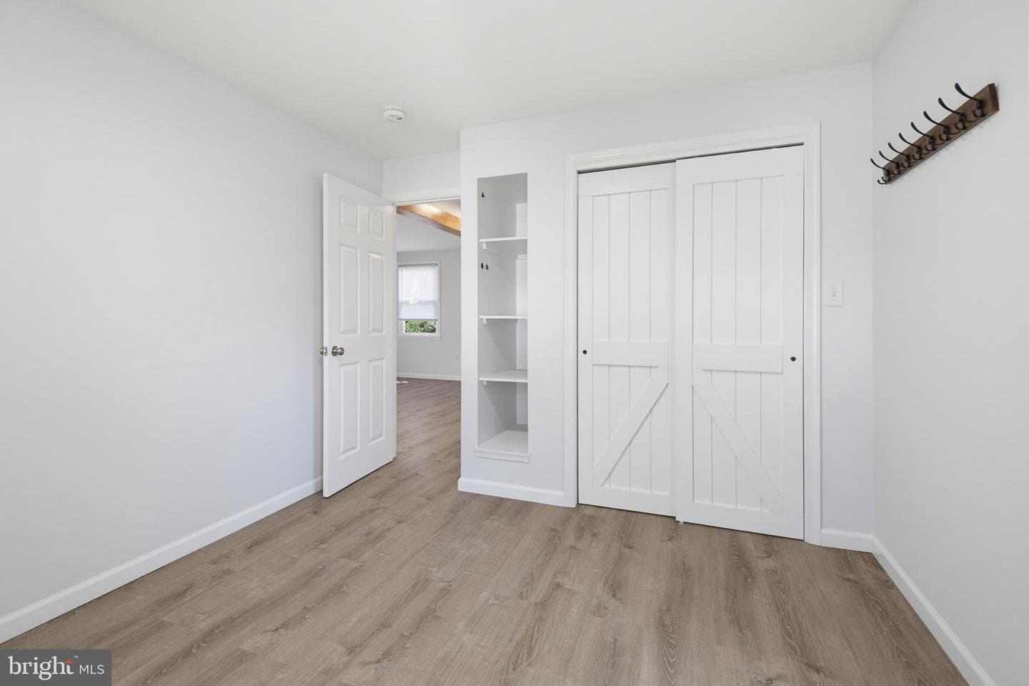139 Montrose Avenue photo 18