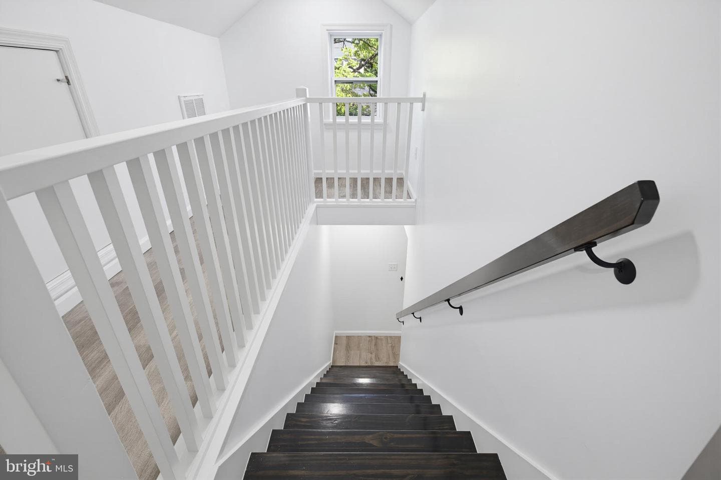 139 Montrose Avenue photo 21