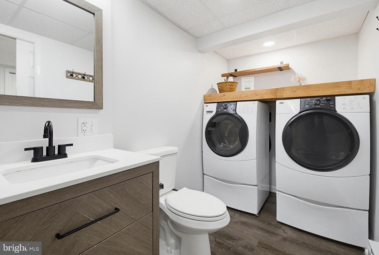 139 Montrose Avenue photo 32