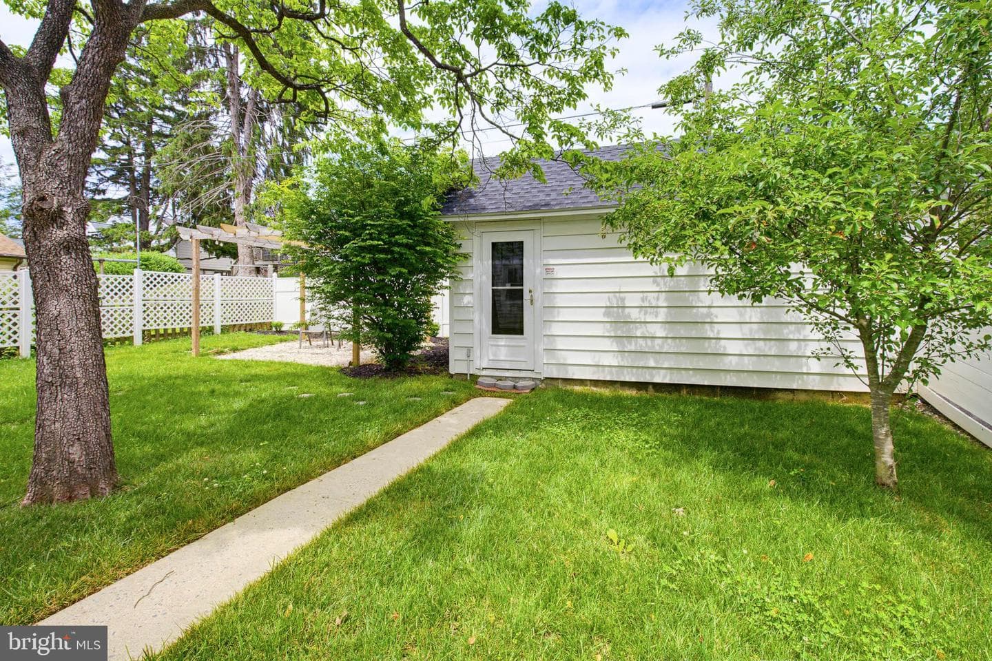 139 Montrose Avenue photo 33