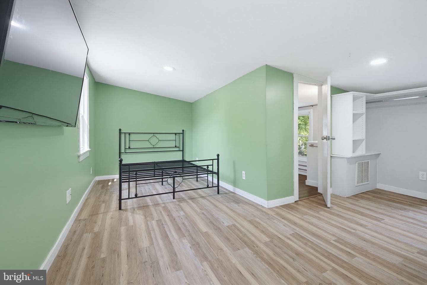 2624 Duke Street photo 19