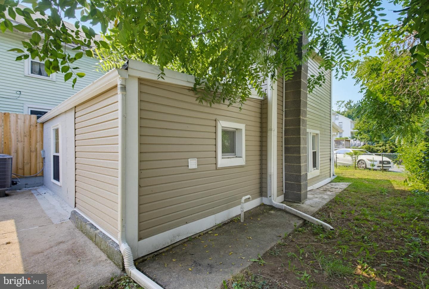 2624 Duke Street photo 28