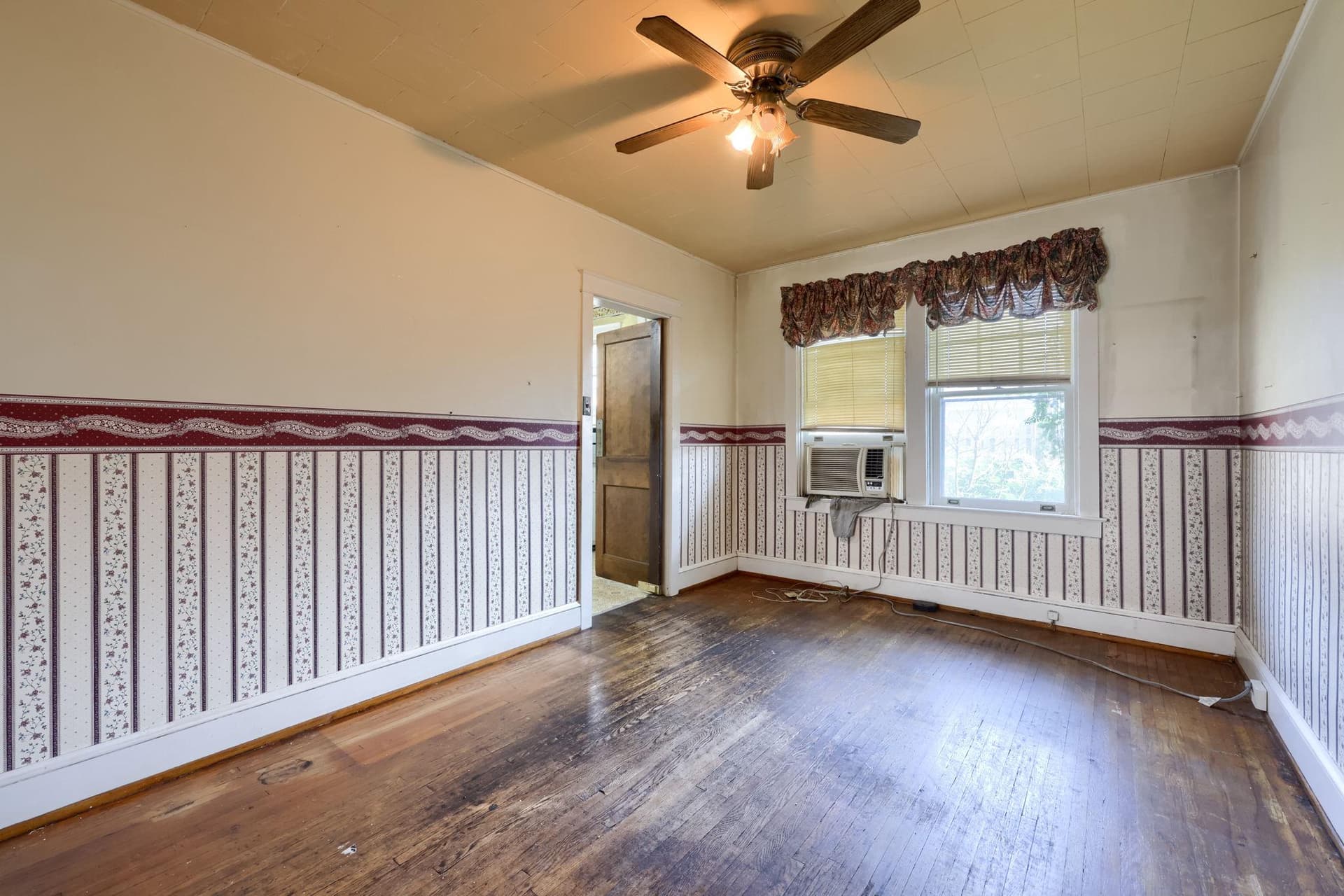 364 E Liberty Street photo 11