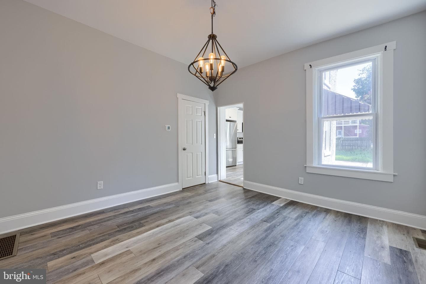 248 E Walnut Street photo 12