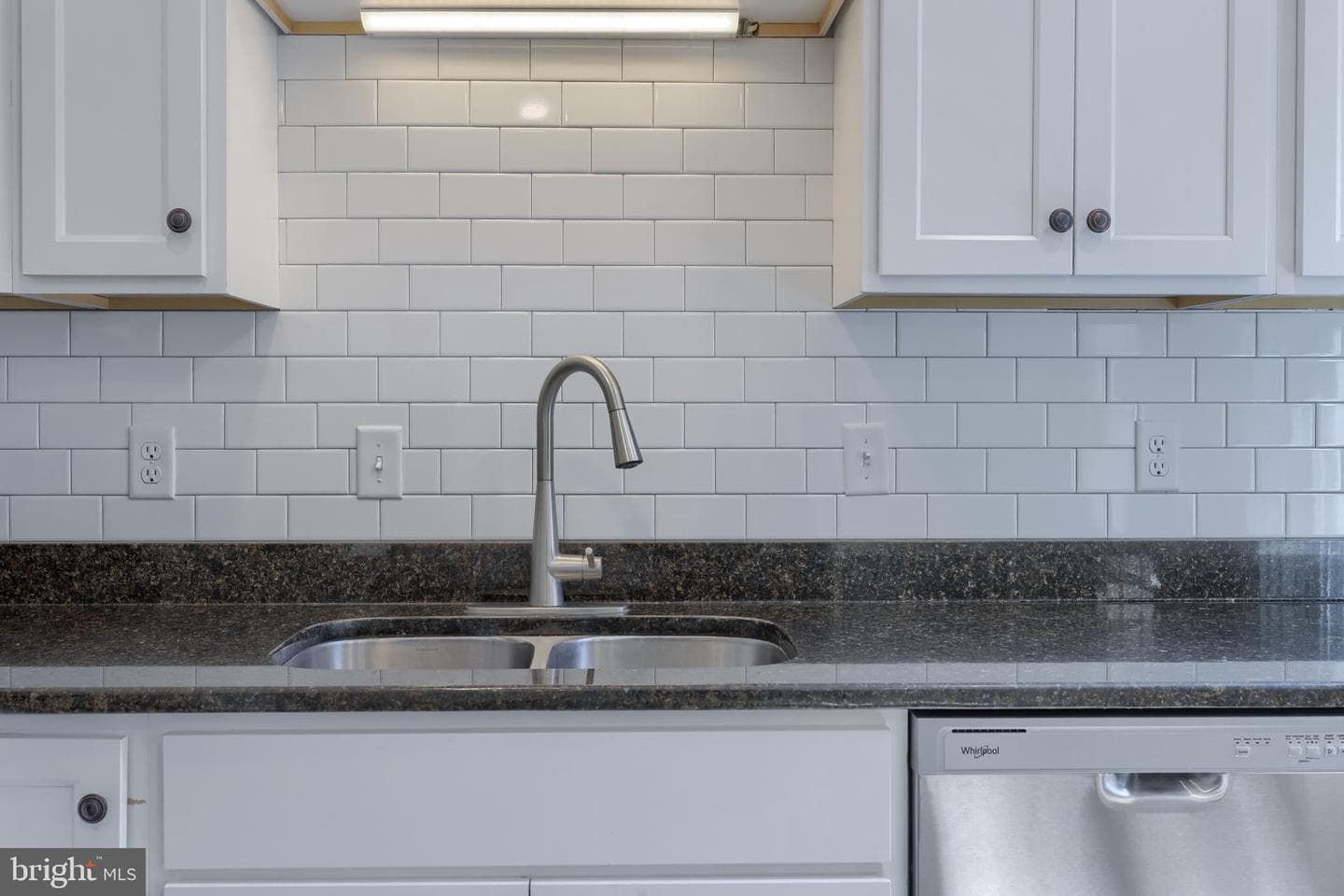 248 E Walnut Street photo 17
