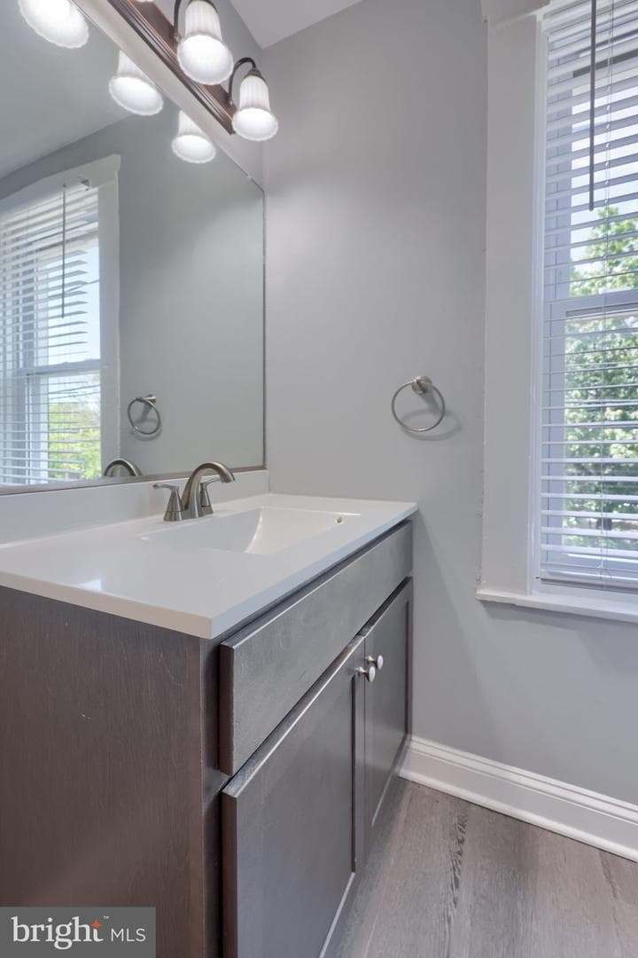 248 E Walnut Street photo 29