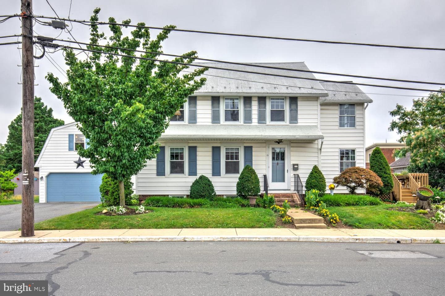 15 N Custer Avenue, New Holland