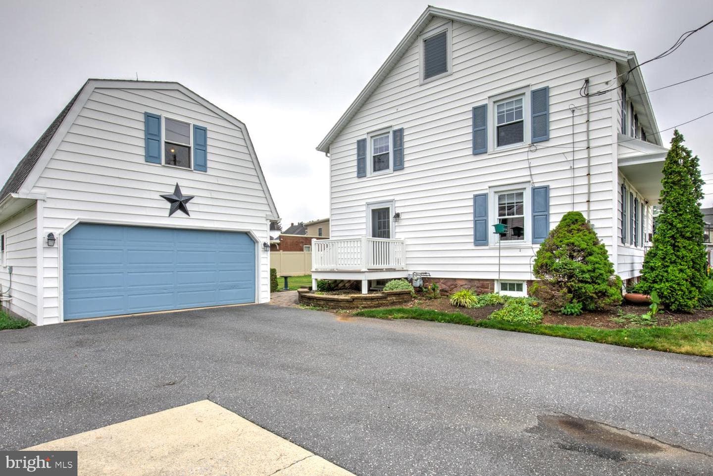 15 N Custer Avenue photo 4