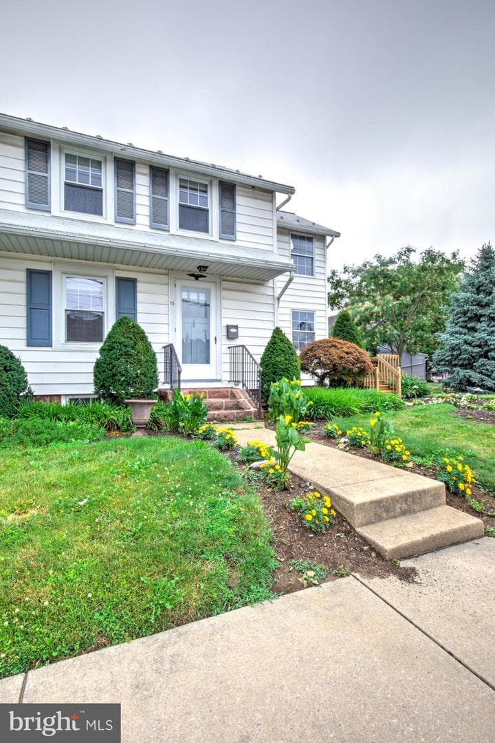 15 N Custer Avenue photo 9