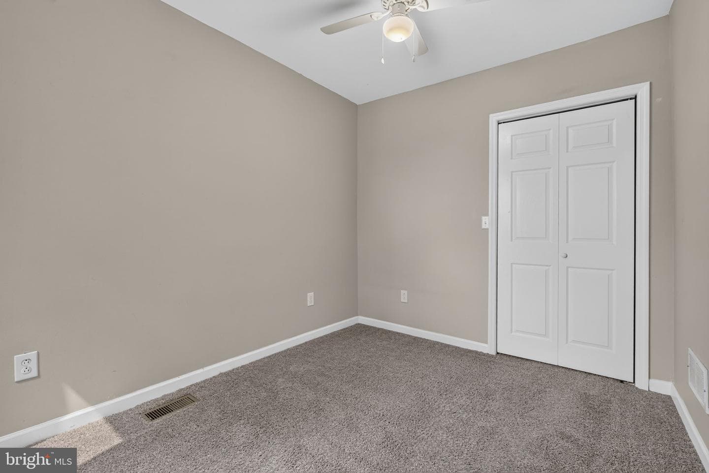 539 Woodward Street photo 18