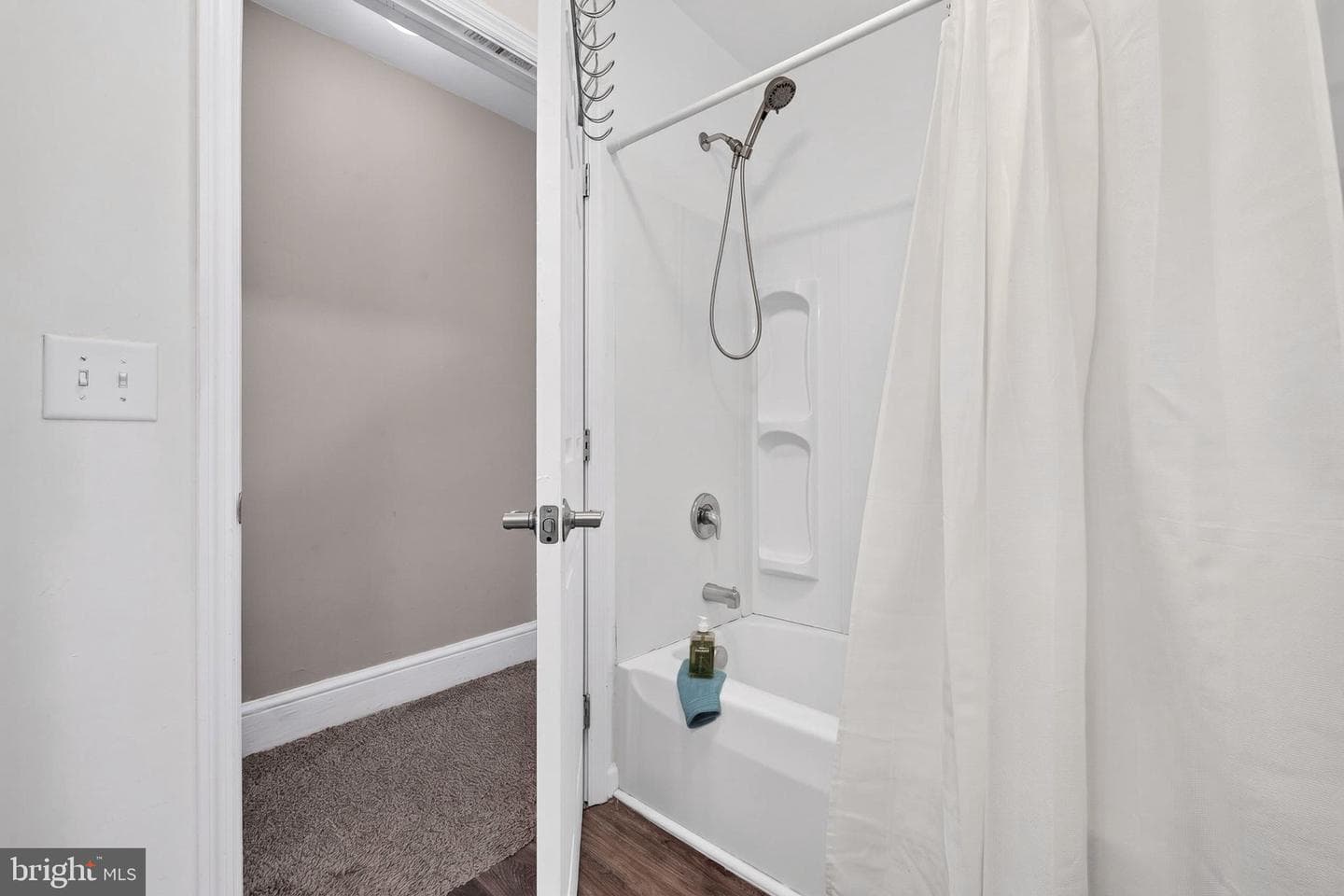 539 Woodward Street photo 21
