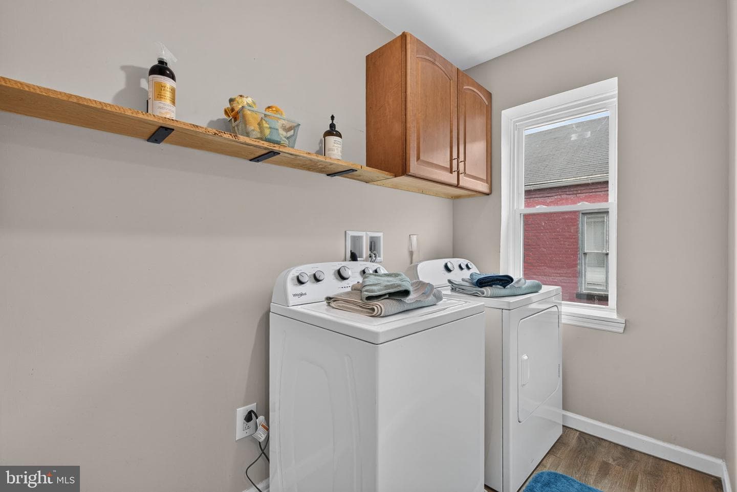 539 Woodward Street photo 22
