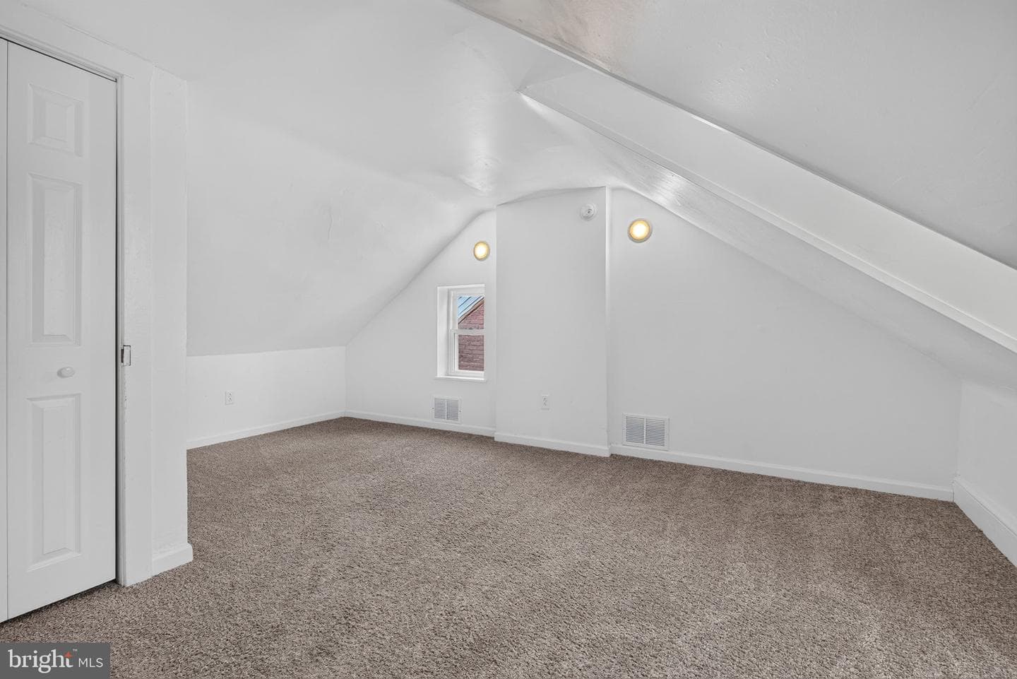539 Woodward Street photo 24