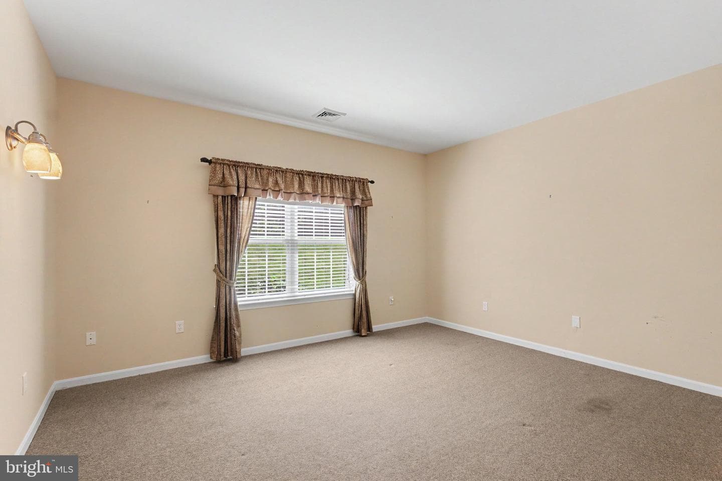 958 Elm Avenue photo 10