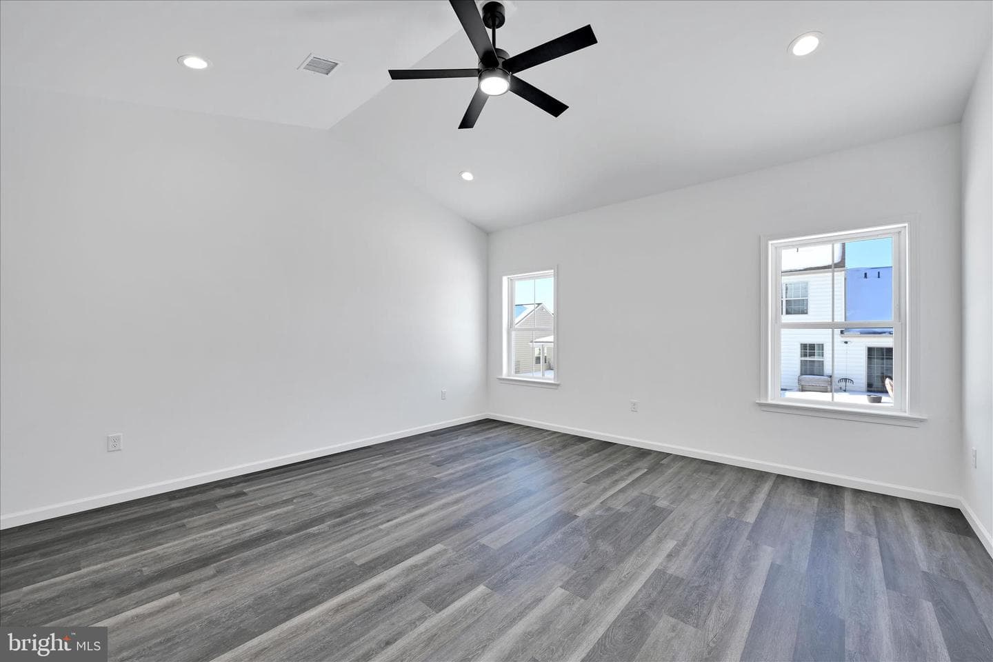 108 Hillard Field photo 14