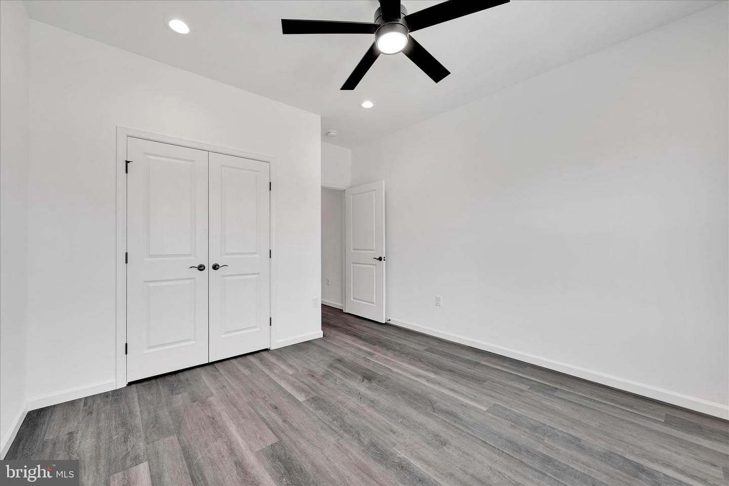 108 Hillard Field photo 21