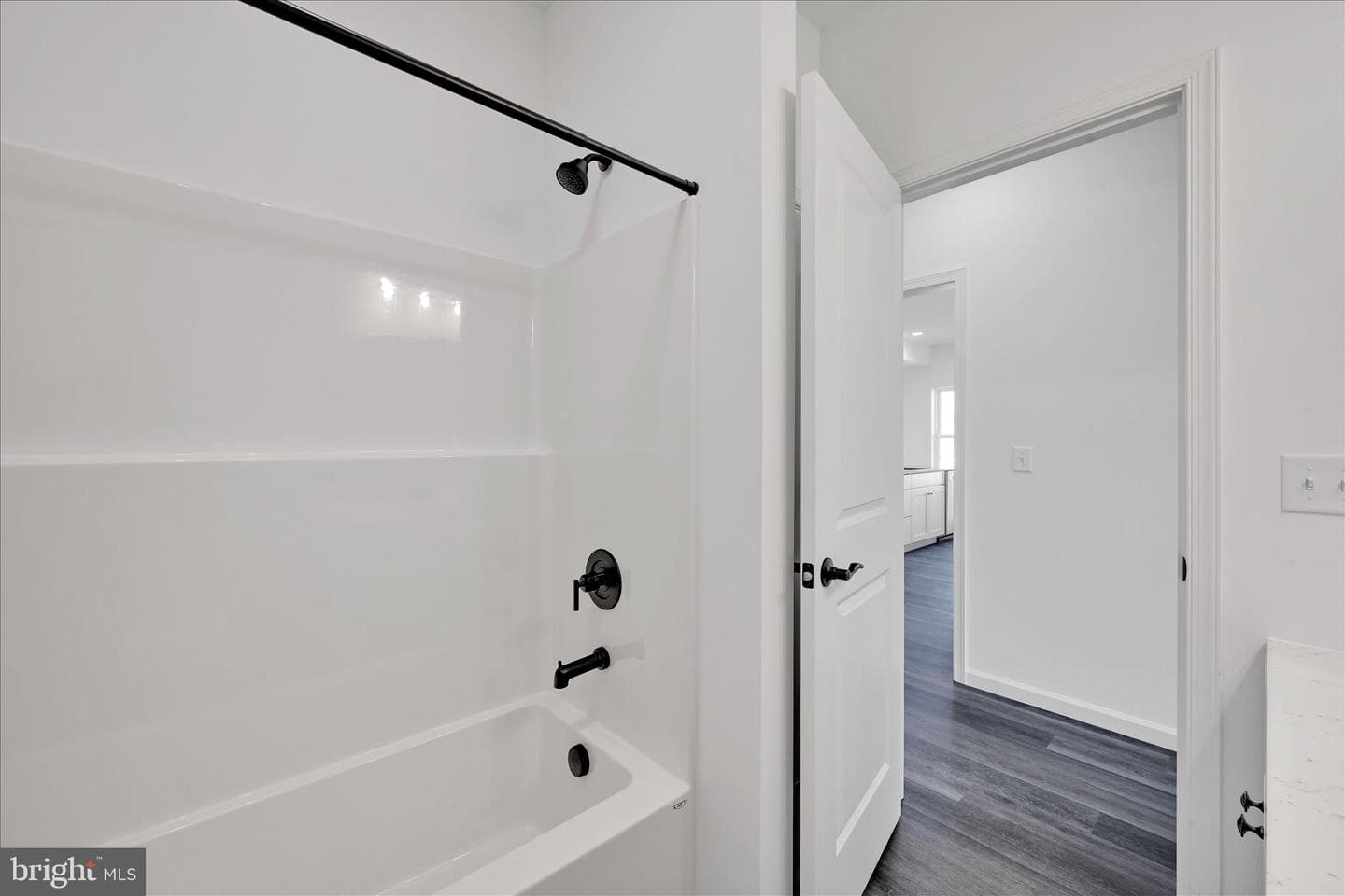 108 Hillard Field photo 22