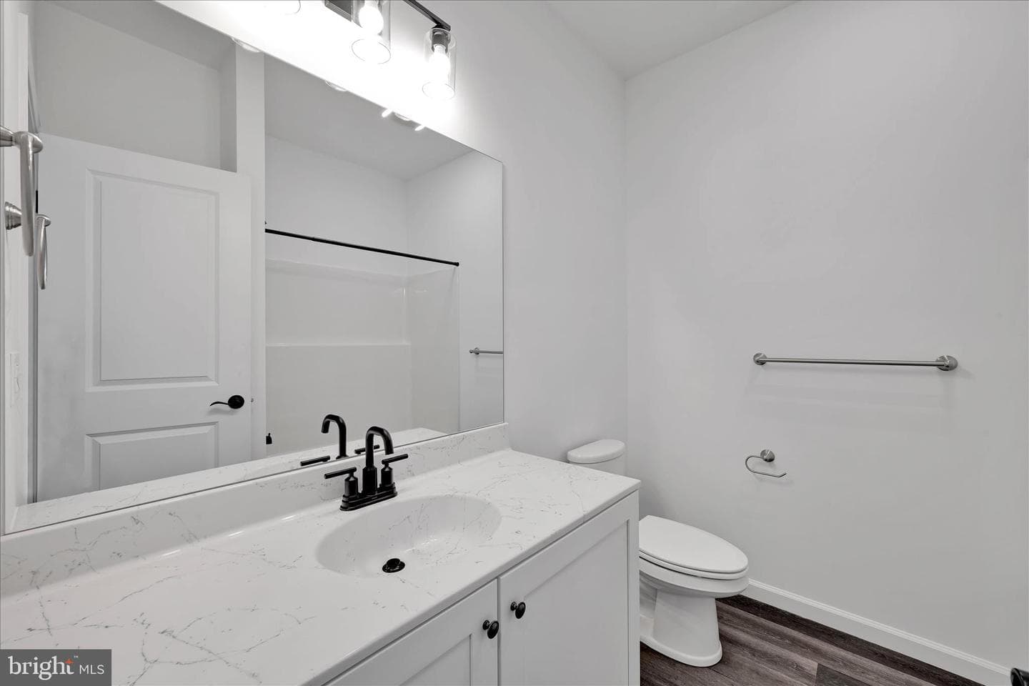 108 Hillard Field photo 23