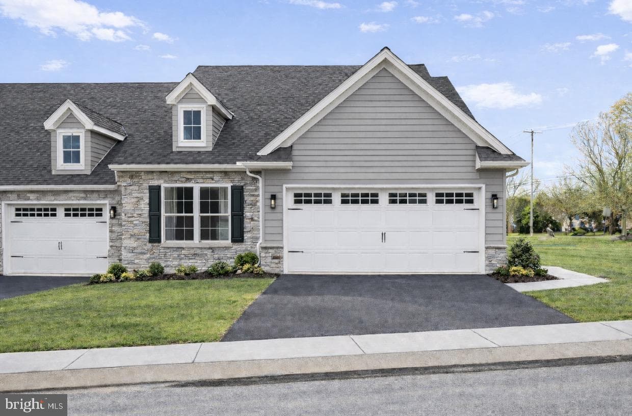 106 Hillard Field, Lancaster