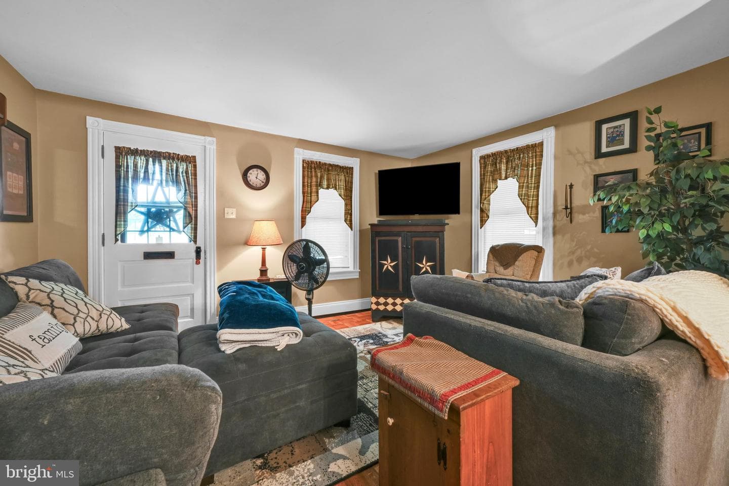 153 S Jackson Street photo 7