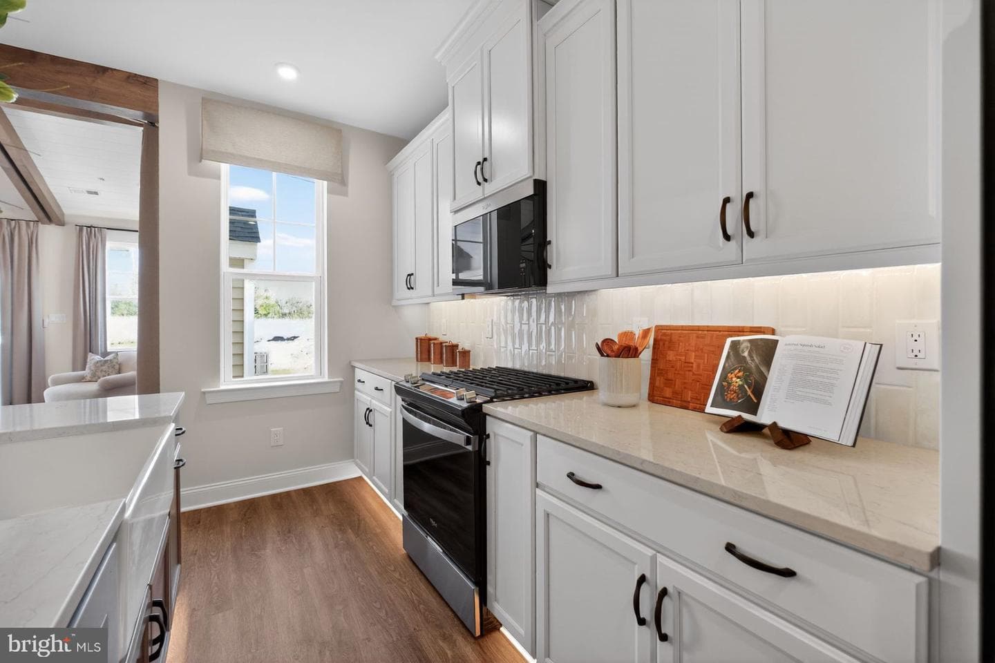 1 Grantartur #taylor Court photo 37