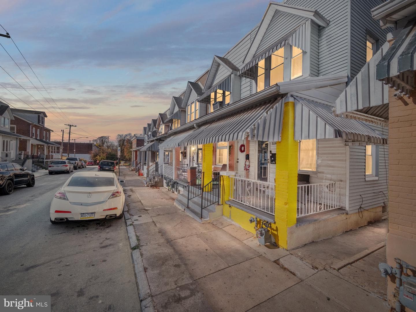 719 W Whitehall Street photo 2