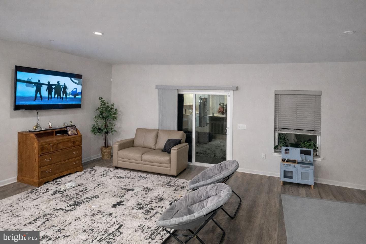 7573 Clayton Avenue photo 3