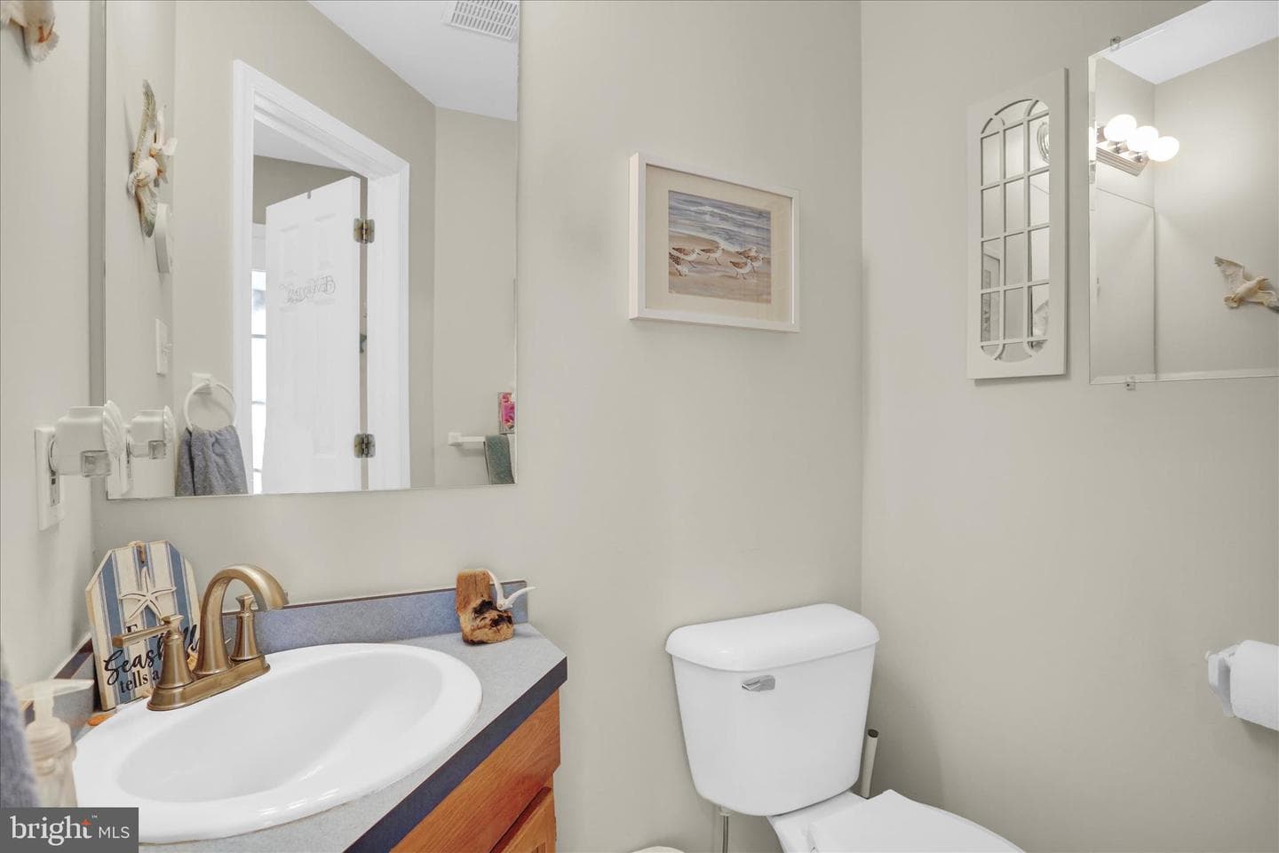 1560 Pinewind Drive photo 8