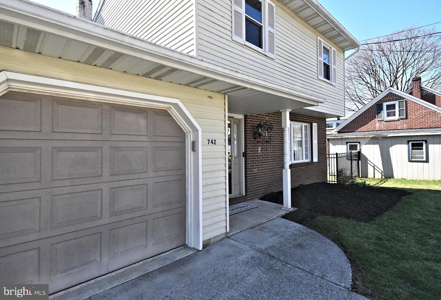 742 Walnut Street photo 2