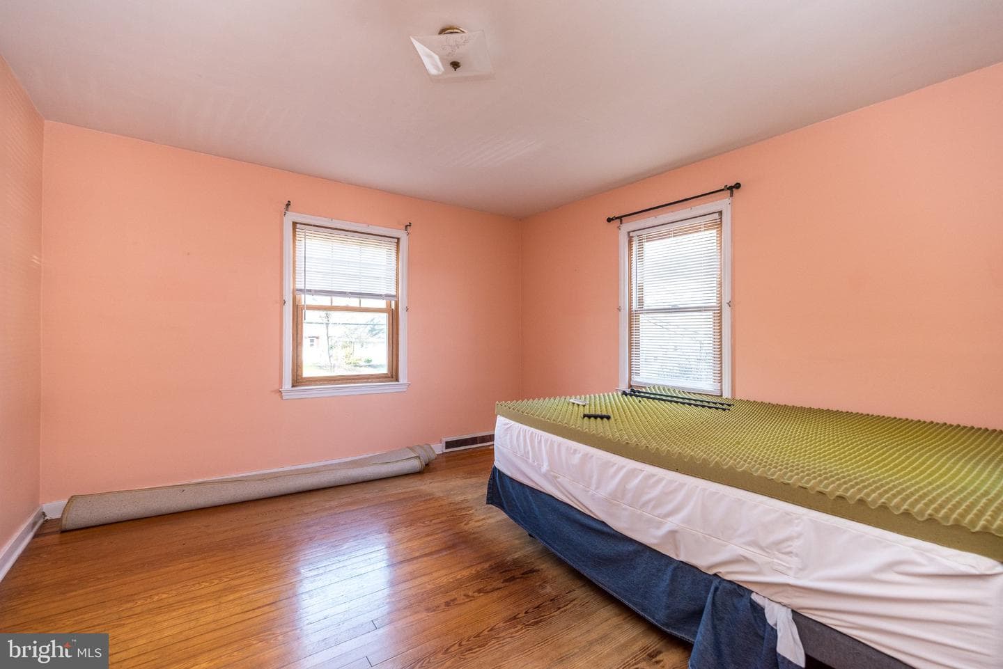 520 Thomas Street photo 9