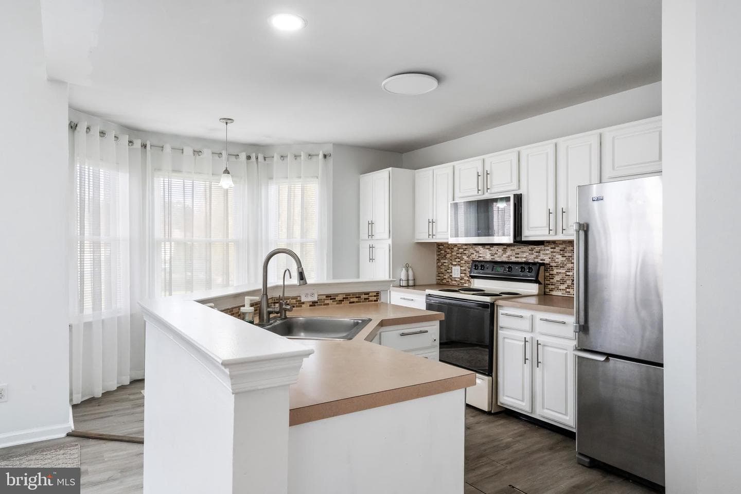 311 Windsor Place photo 10