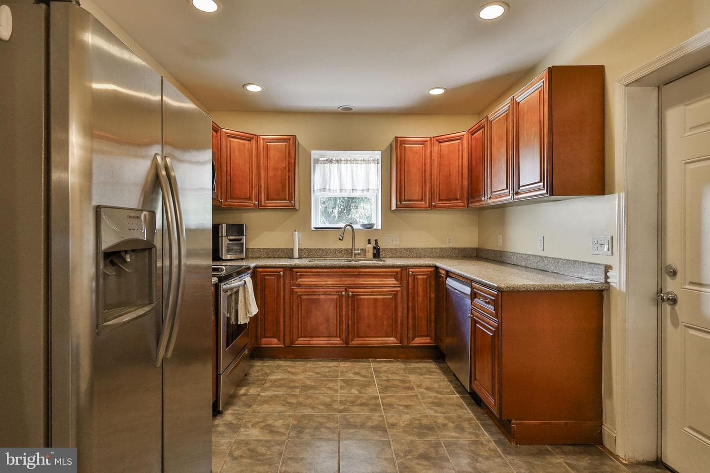 518 Ridge Street photo 8