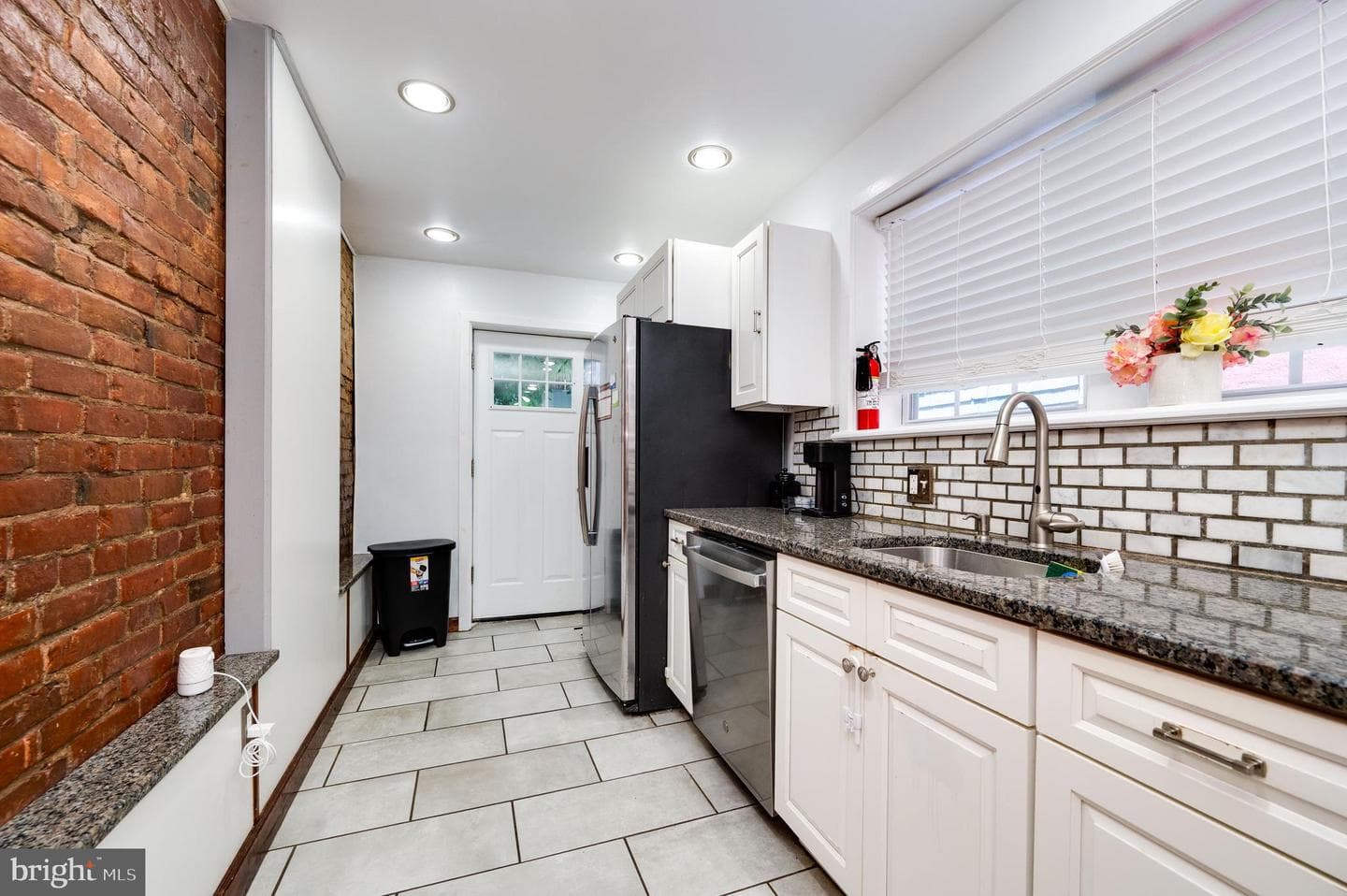 627 W Union Street photo 13