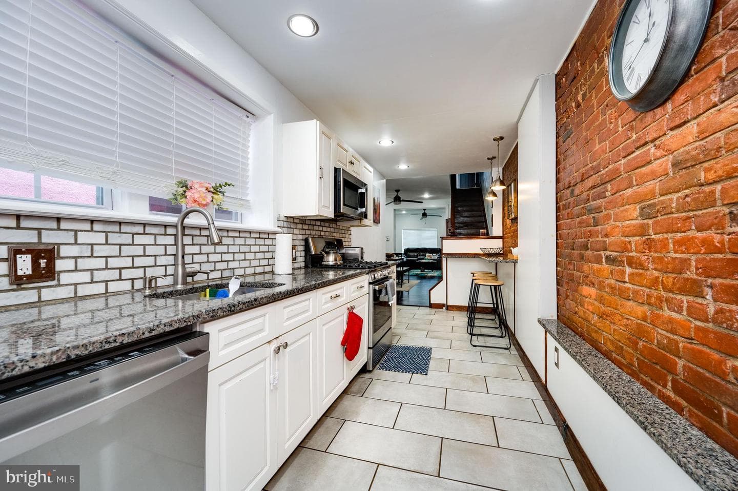 627 W Union Street photo 14