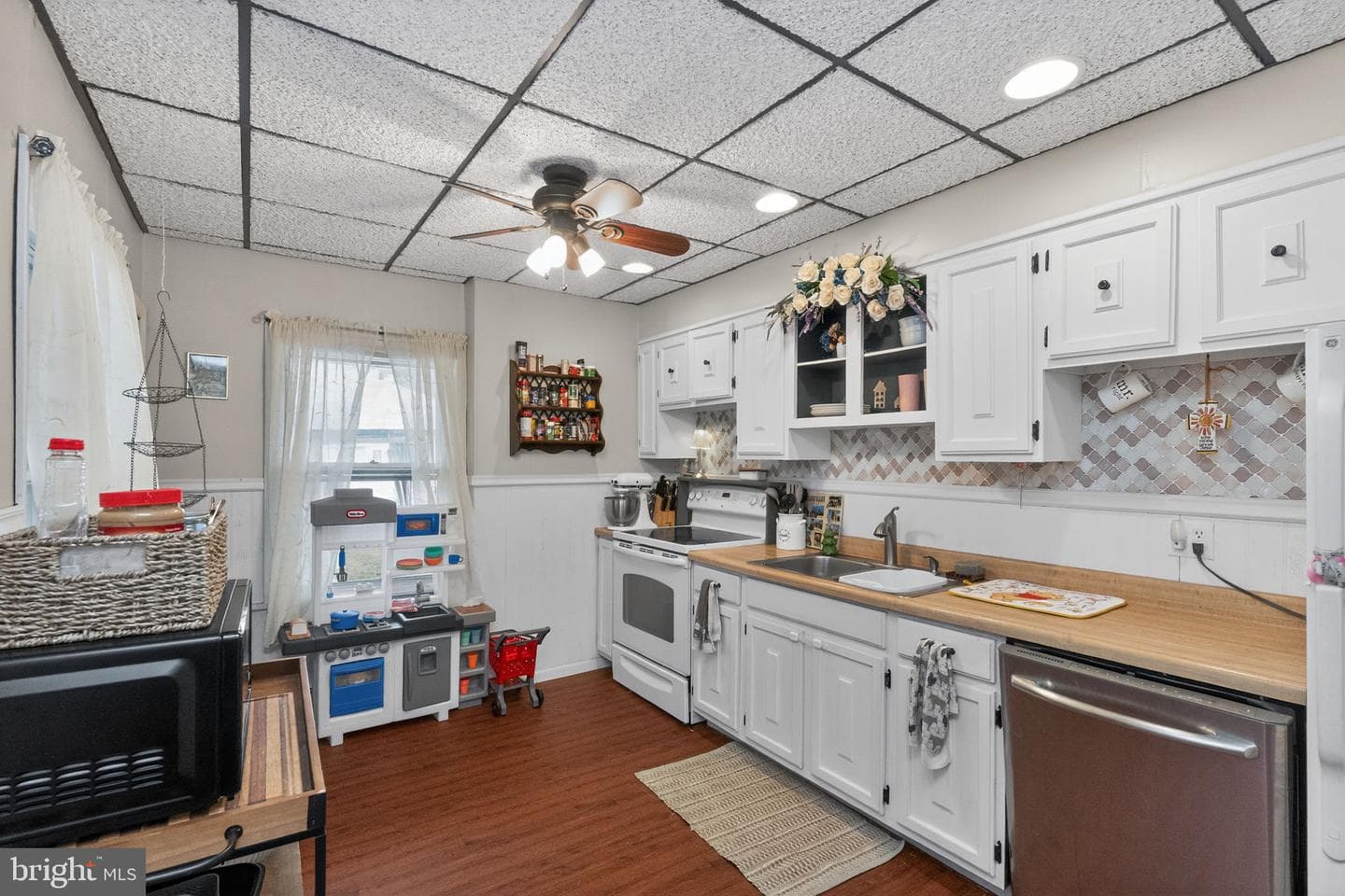 233 Adrain Street photo 11