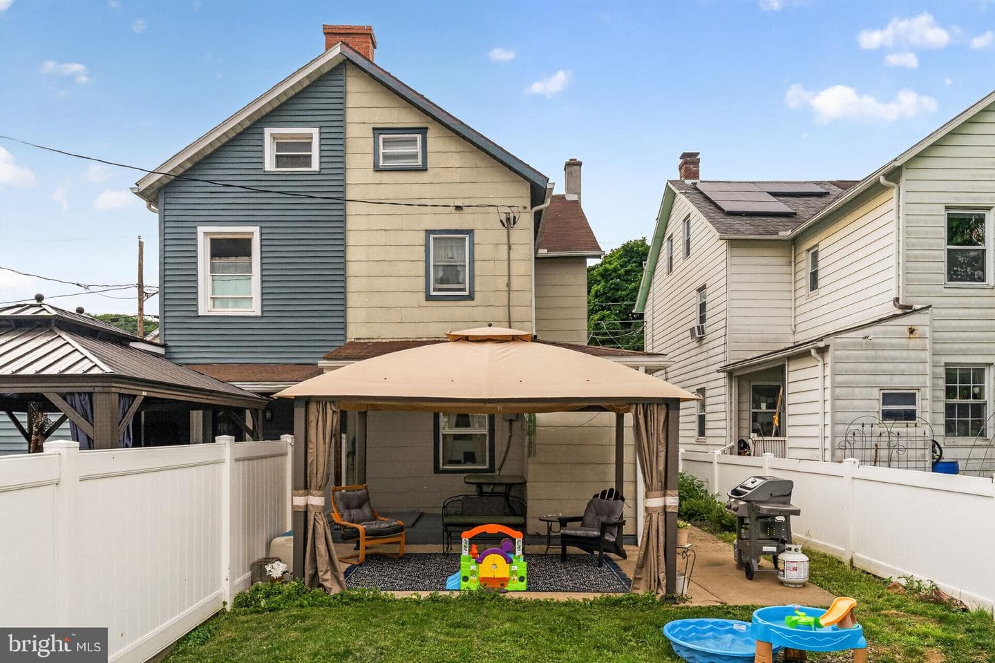 233 Adrain Street photo 27