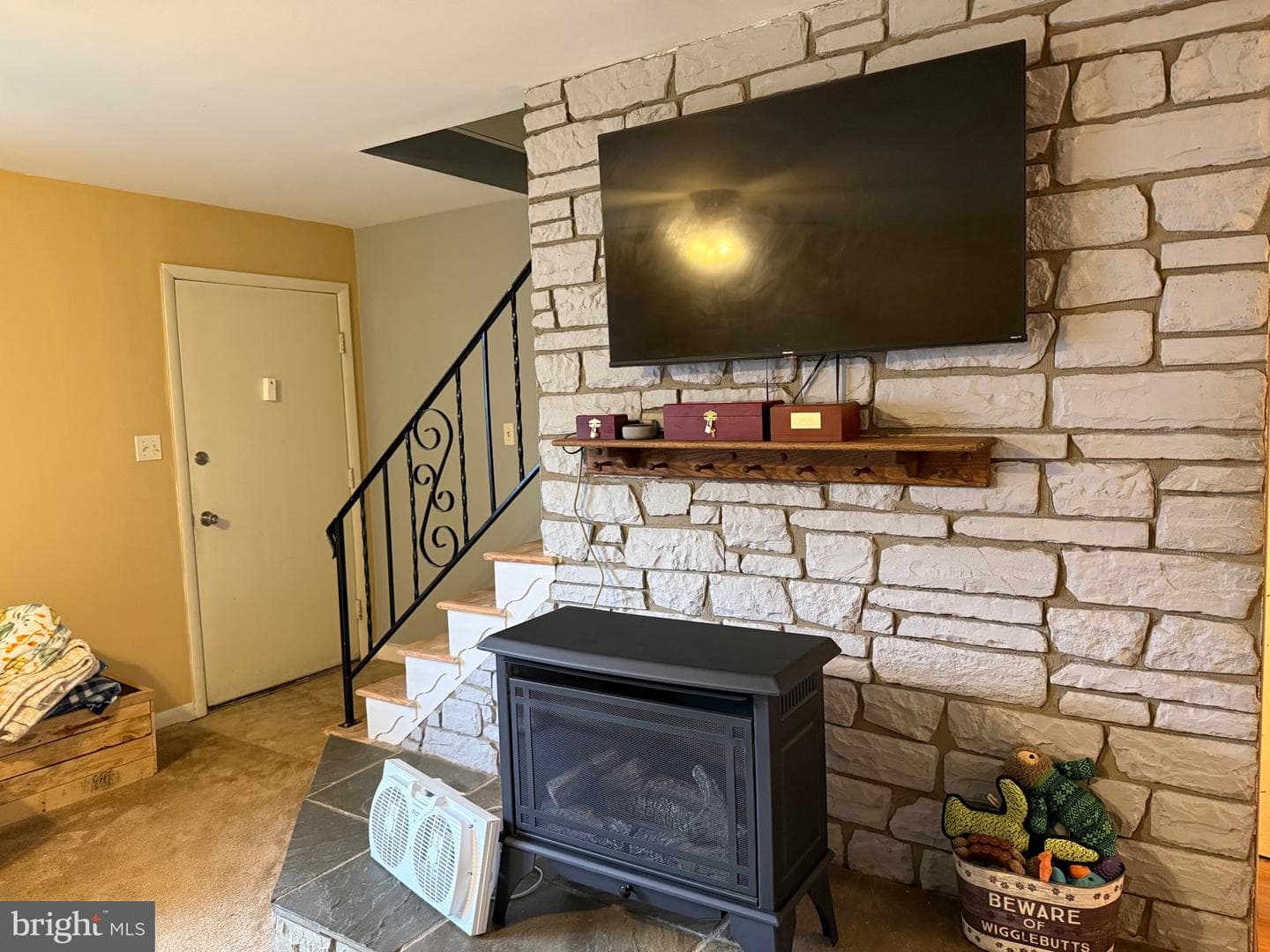 243 Wood Street photo 11