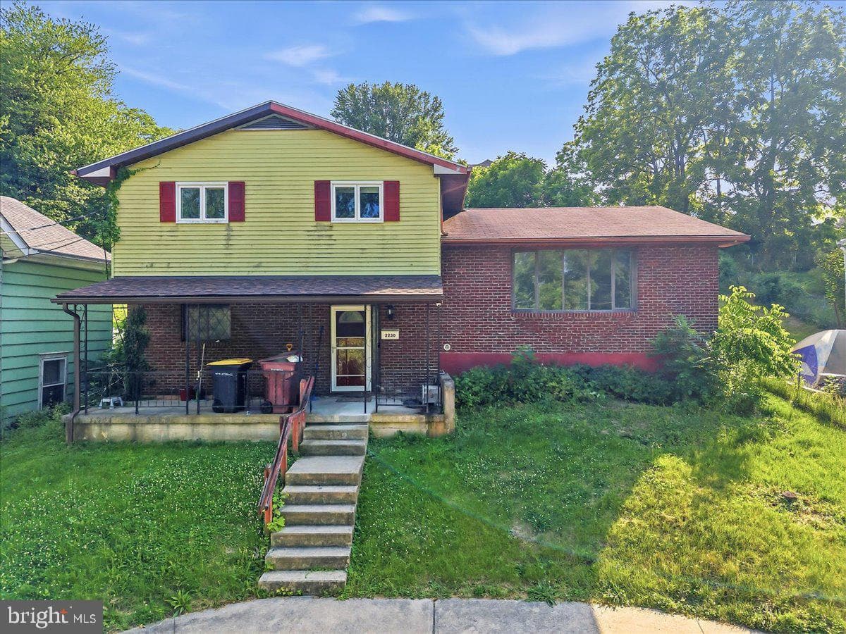 2230 N Lehigh Avenue, Whitehall