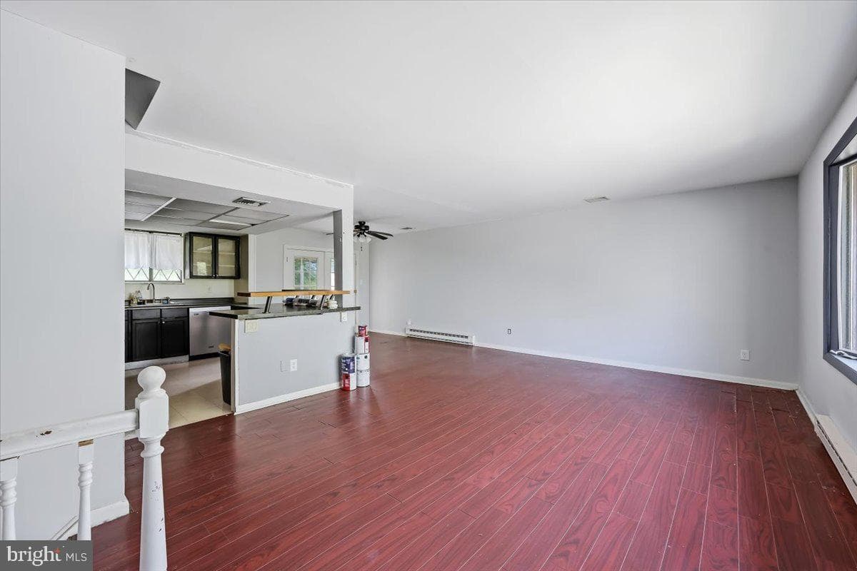 2230 N Lehigh Avenue photo 13